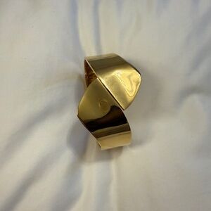 Elegant Gold Bracelet